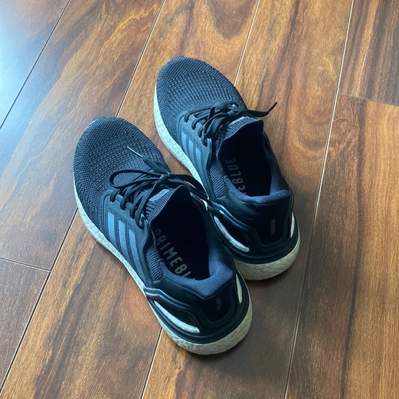 running shoe - Picture 1 of 4